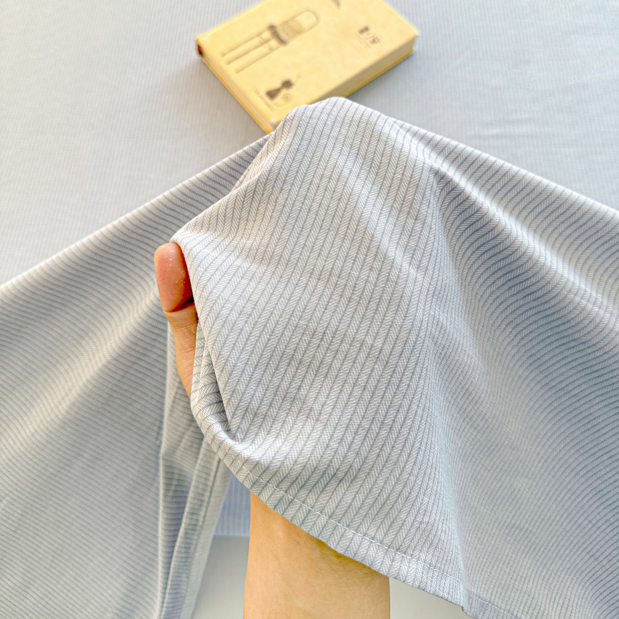 91家纺网 家纺一手货源 找家纺 名品家纺 2026新款100%纯棉床单系列 蓝灰条纹