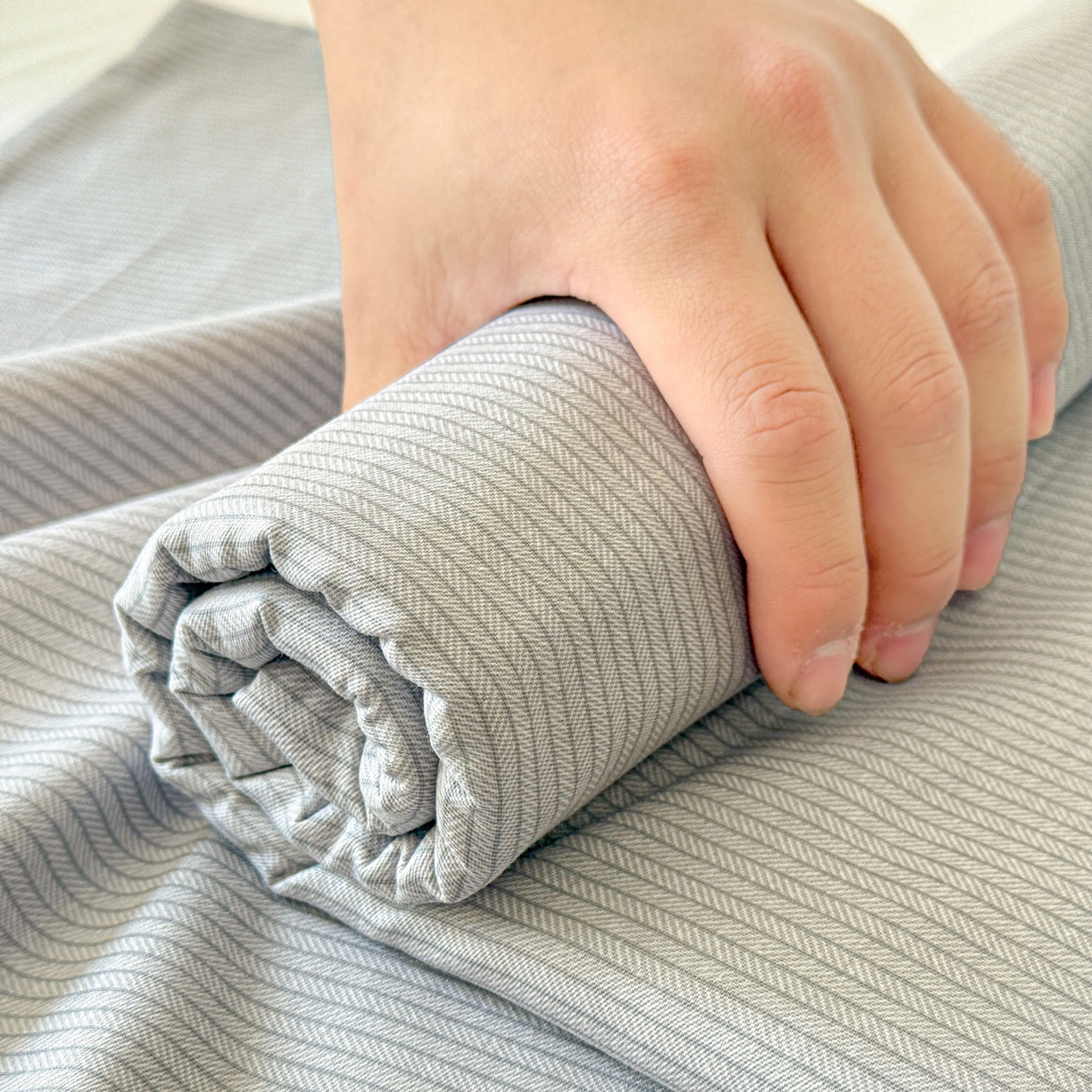 91家纺网 家纺一手货源 找家纺 名品家纺 2026新款100%纯棉床单系列 蓝灰条纹