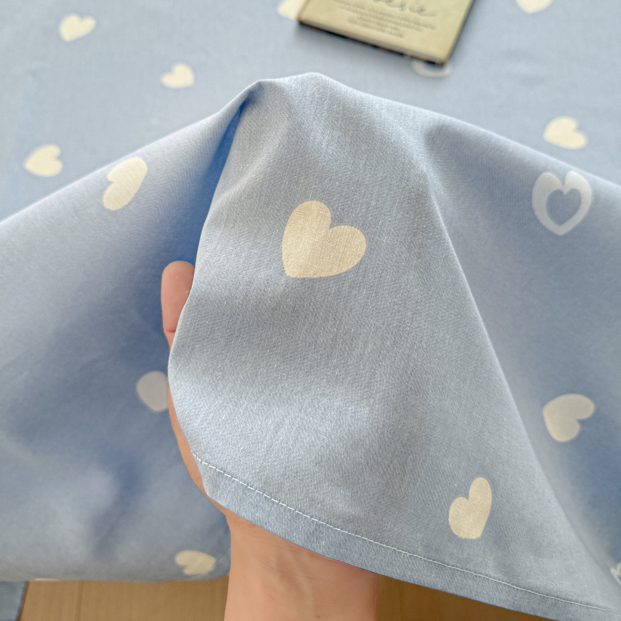 91家纺网 家纺一手货源 找家纺 名品家纺 2026新款100%纯棉床单系列 蓝色爱心