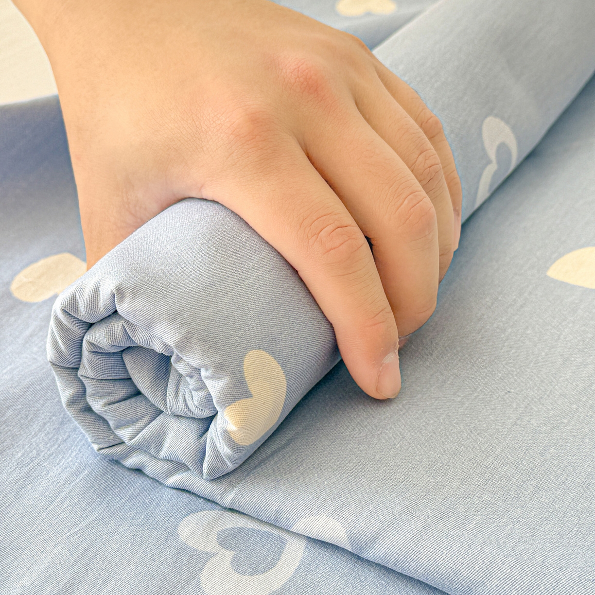 91家纺网 家纺一手货源 找家纺 名品家纺 2026新款100%纯棉床单系列 蓝色爱心