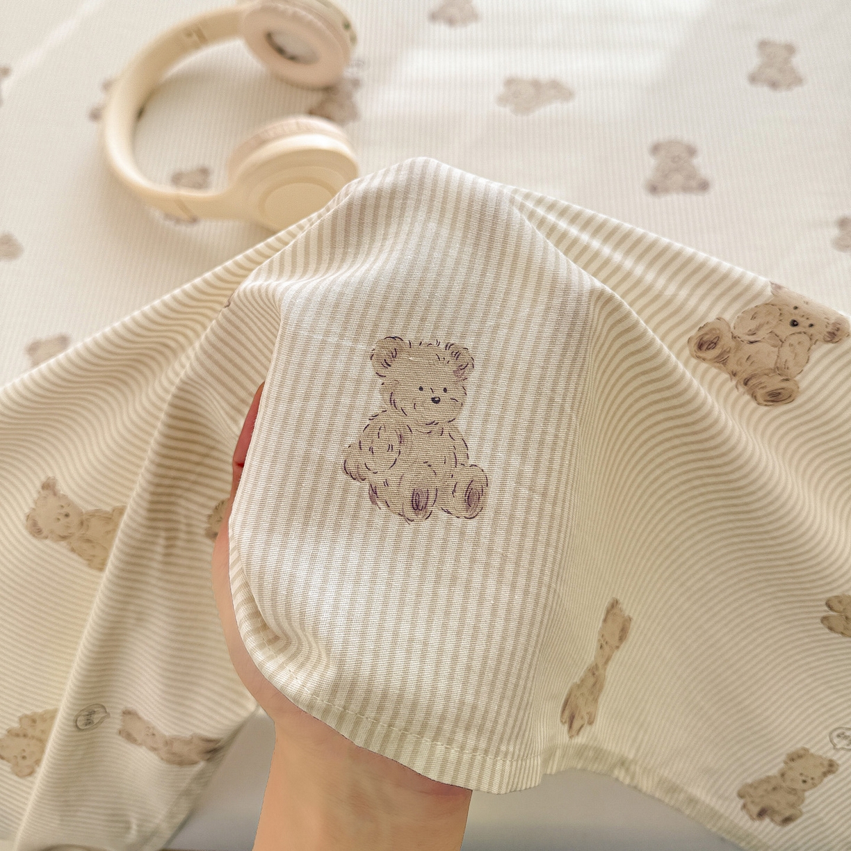 91家纺网 家纺一手货源 找家纺 名品家纺 2026新款100%纯棉床单系列 条纹小熊