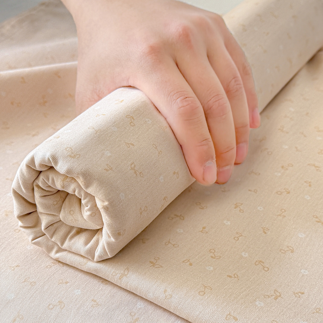 91家纺网 家纺一手货源 找家纺 名品家纺 2026新款100%纯棉床单系列 杏粉小花