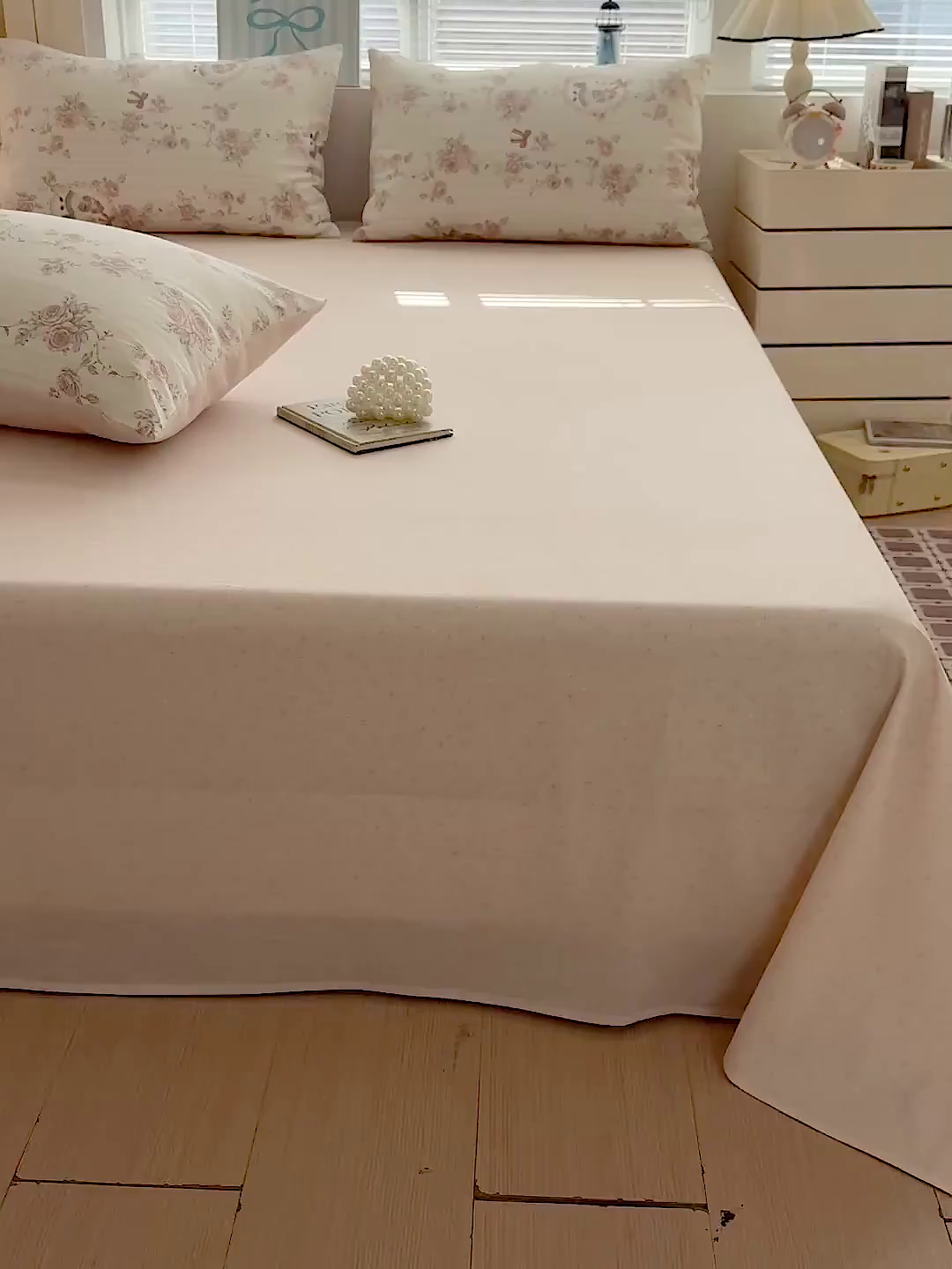 91家纺网 家纺一手货源 找家纺 名品家纺 2026新款100%纯棉床单系列 杏粉小花