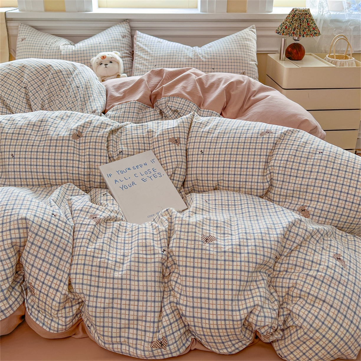 91家纺网 家纺一手货源 找家纺 玉海棠家纺 2026新款古法水洗仿棉云感纱四件套 焦糖棕格