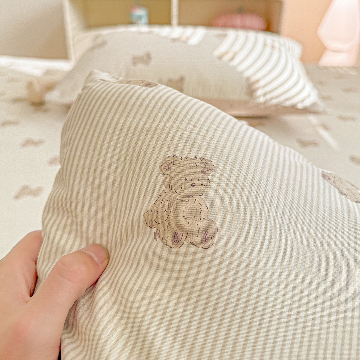 91家纺网 家纺一手货源 找家纺 名品家纺 2026新款100%纯棉枕套系列 条纹小熊