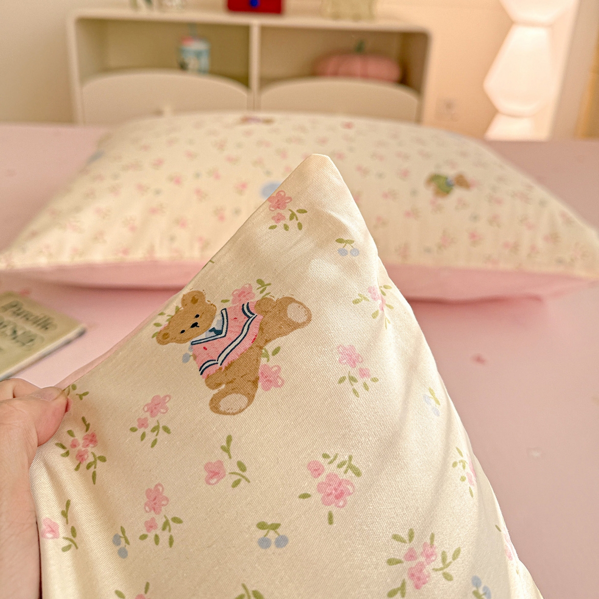 91家纺网 家纺一手货源 找家纺 名品家纺 2026新款100%纯棉枕套系列 樱桃小熊