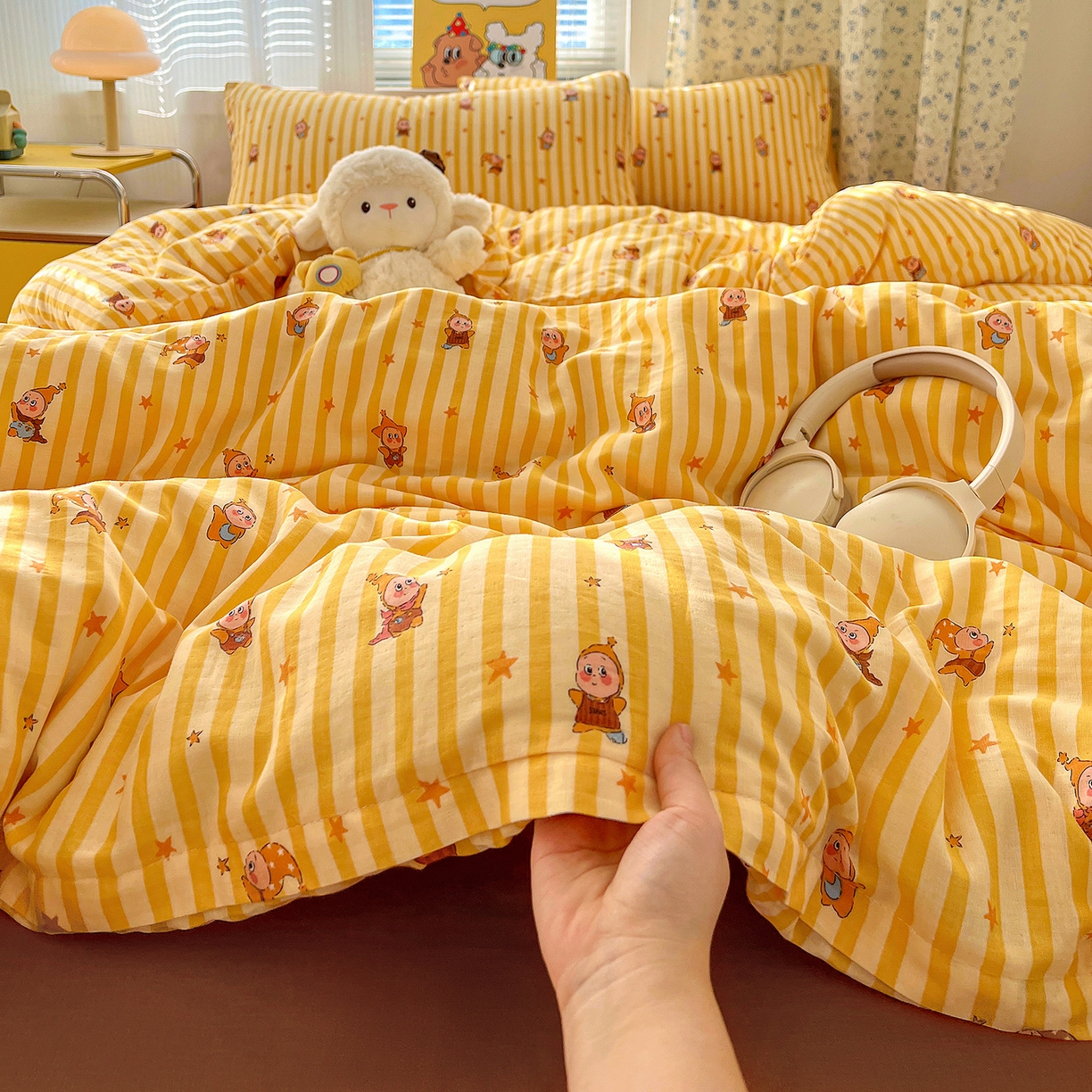 91家纺网 家纺一手货源 找家纺 麦伦家居 2026春夏新品全棉有氧双层纱印花系列简约款四件套 条纹星星梦