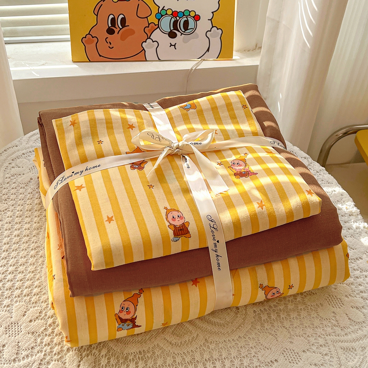 91家纺网 家纺一手货源 找家纺 麦伦家居 2026春夏新品全棉有氧双层纱印花系列简约款四件套 条纹星星梦