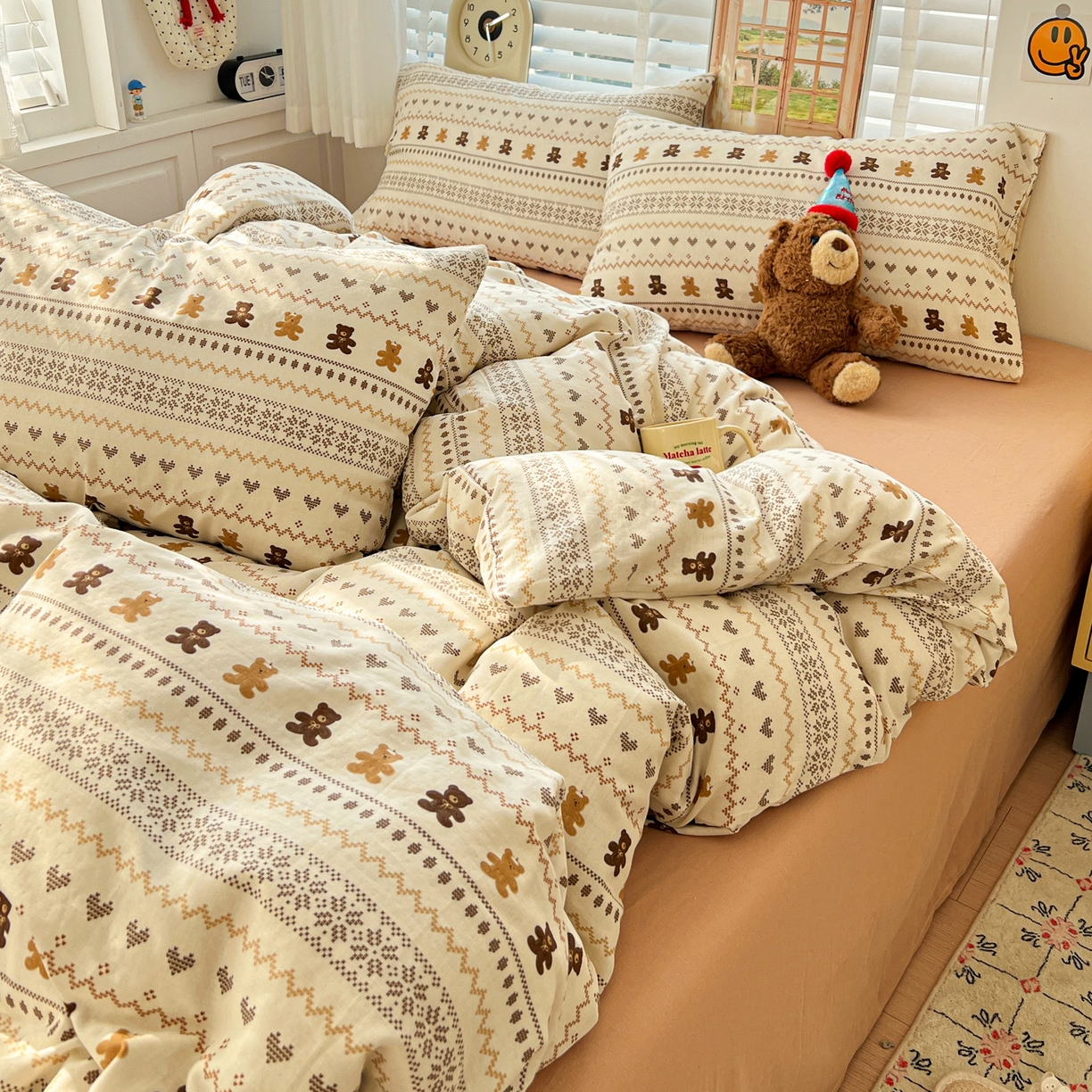 91家纺网 家纺一手货源 找家纺 麦伦家居 2026春夏新品全棉有氧双层纱印花系列简约款四件套 费尔岛小熊