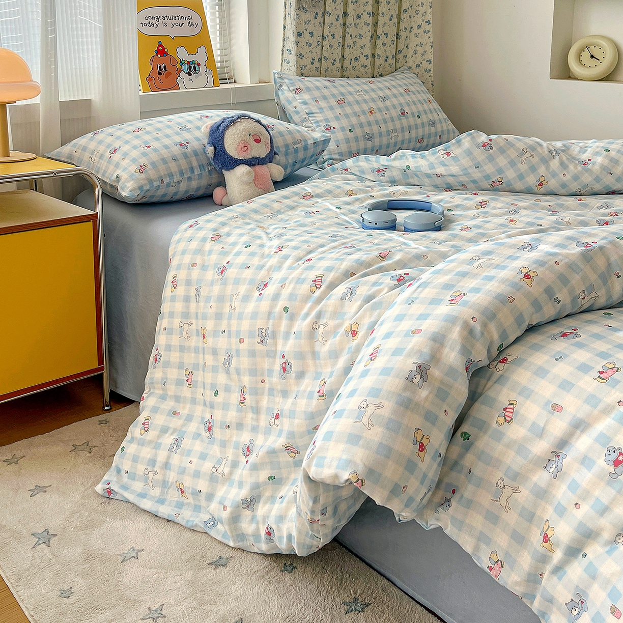 91家纺网 家纺一手货源 找家纺 麦伦家居 2026春夏新品全棉有氧双层纱印花系列简约款四件套 格子狗狗蓝