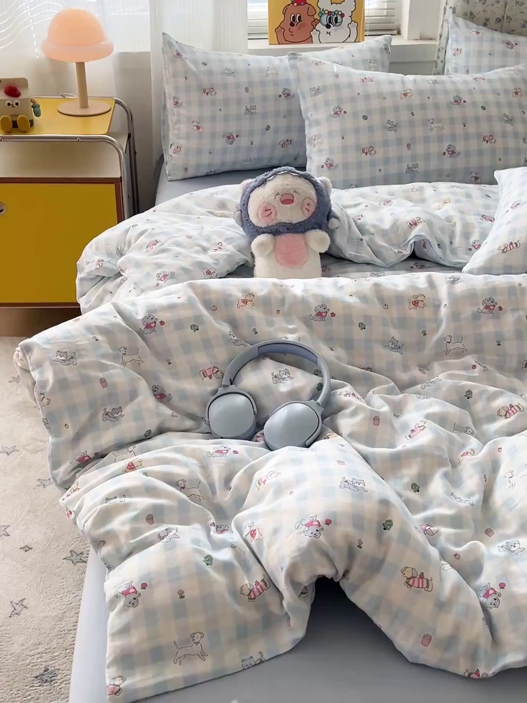 91家纺网 家纺一手货源 找家纺 麦伦家居 2026春夏新品全棉有氧双层纱印花系列简约款四件套 格子狗狗蓝