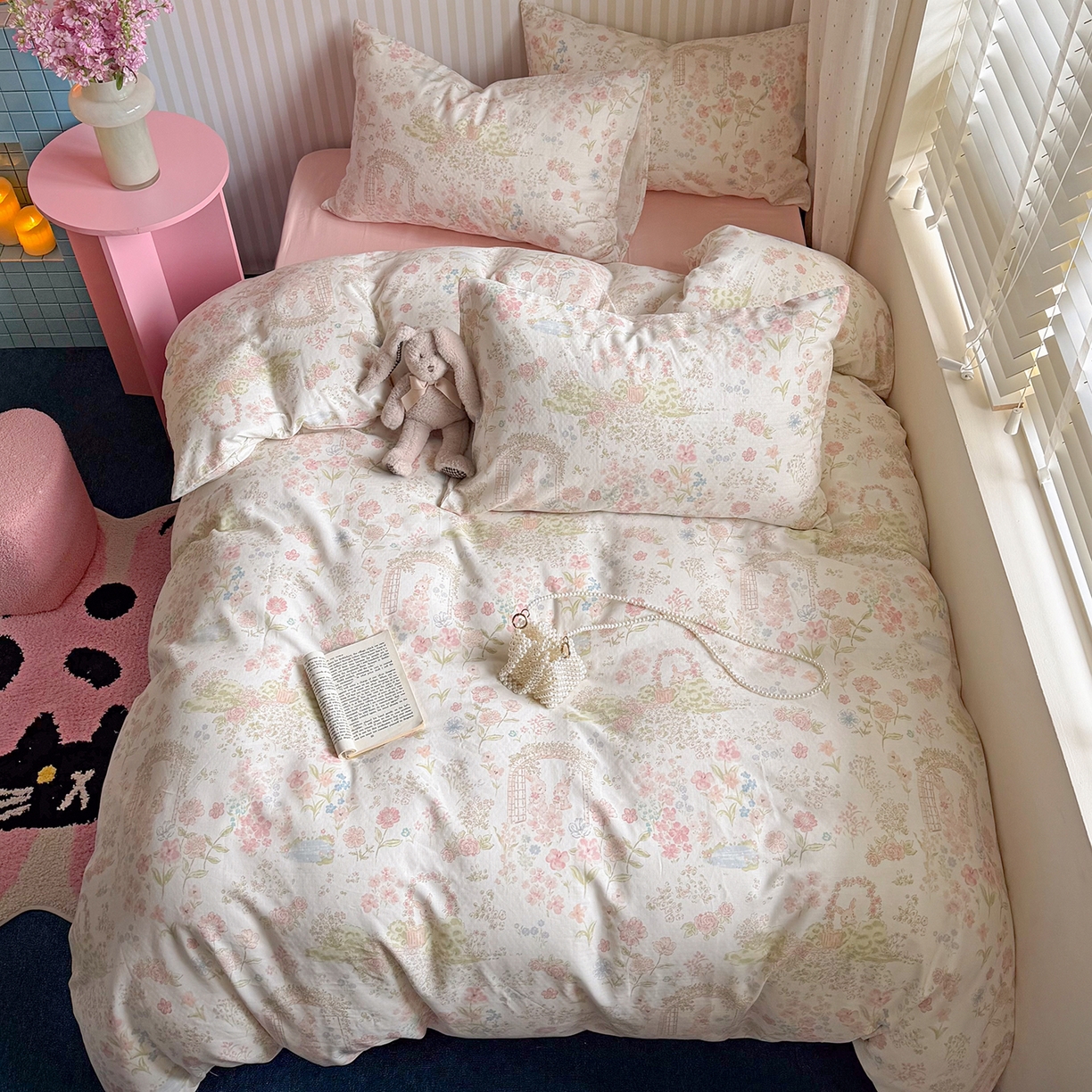 91家纺网 家纺一手货源 找家纺 麦伦家居 2026春夏新品全棉有氧双层纱印花系列简约款四件套 花间兔语