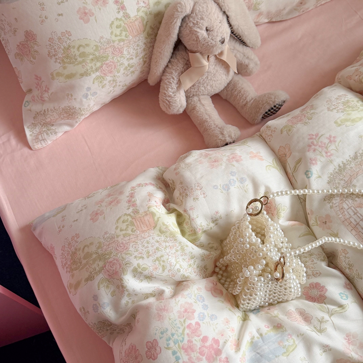 91家纺网 家纺一手货源 找家纺 麦伦家居 2026春夏新品全棉有氧双层纱印花系列简约款四件套 花间兔语