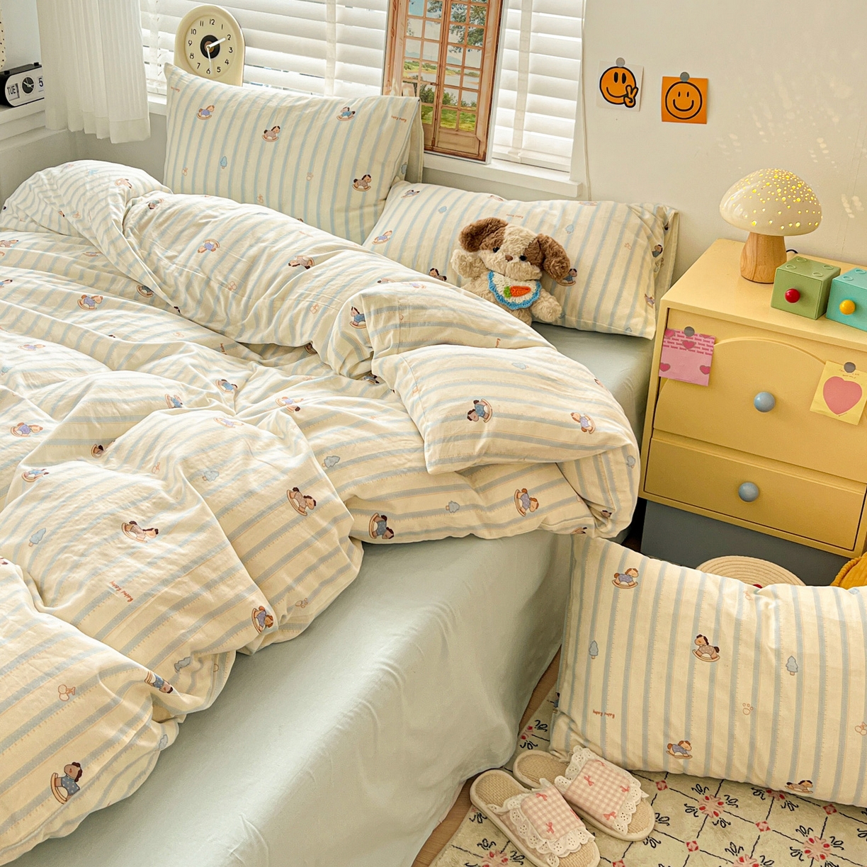 91家纺网 家纺一手货源 找家纺 麦伦家居 2026春夏新品全棉有氧双层纱印花系列简约款四件套 蓝条木马