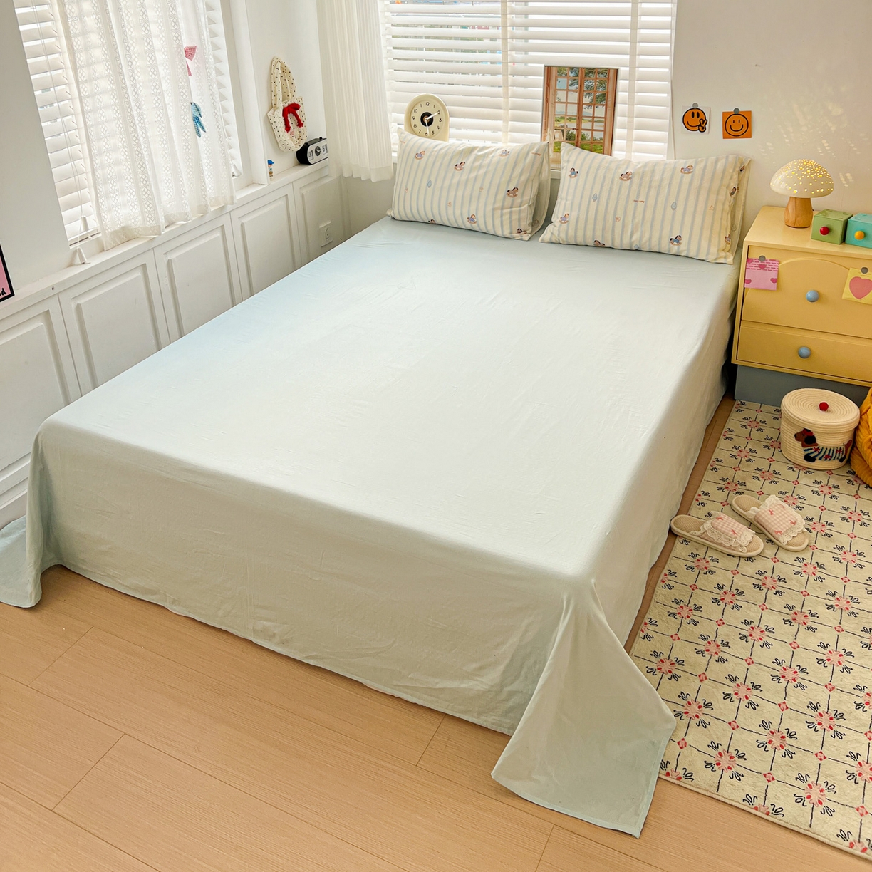 91家纺网 家纺一手货源 找家纺 麦伦家居 2026春夏新品全棉有氧双层纱印花系列简约款四件套 蓝条木马