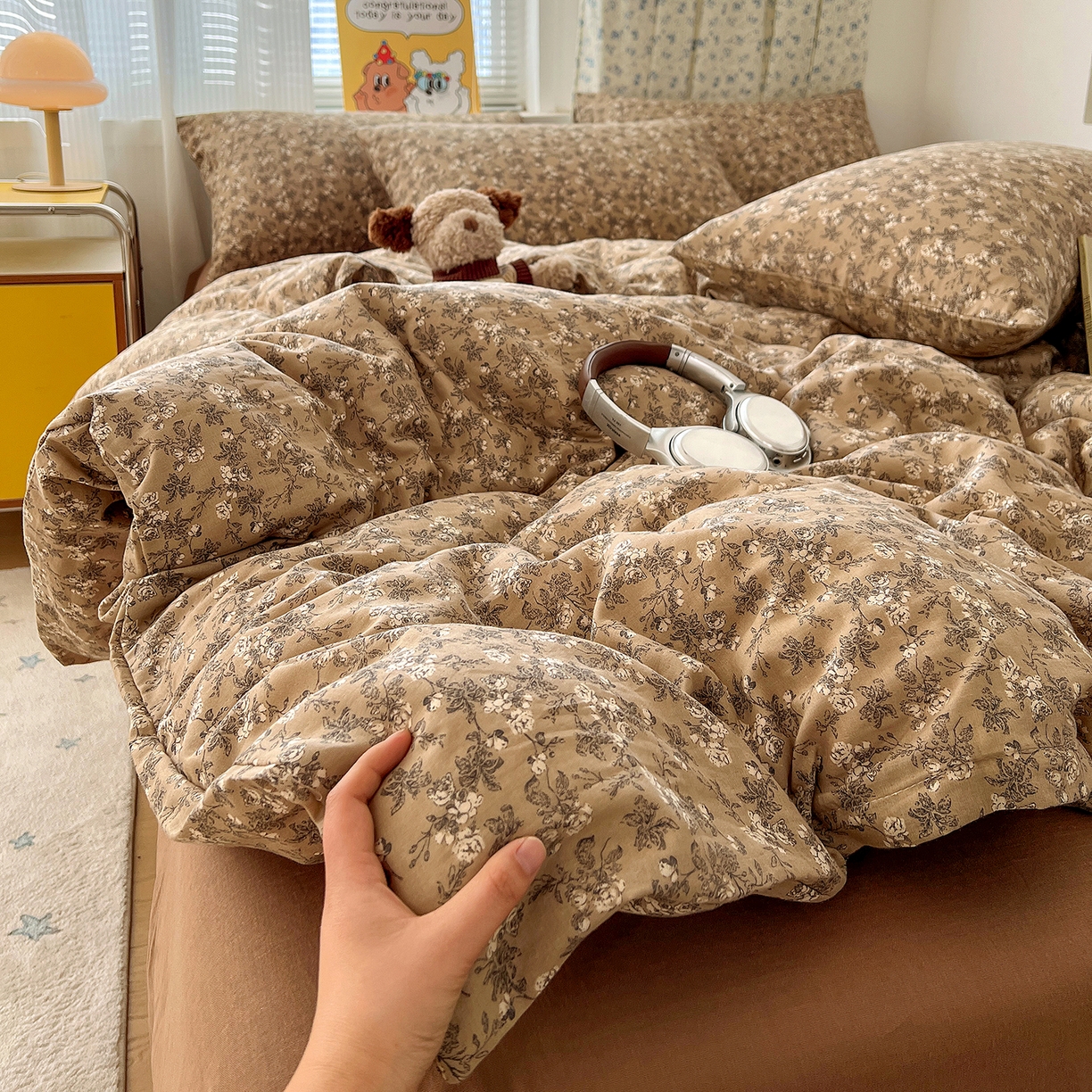 91家纺网 家纺一手货源 找家纺 麦伦家居 2026春夏新品全棉有氧双层纱印花系列简约款四件套 美式