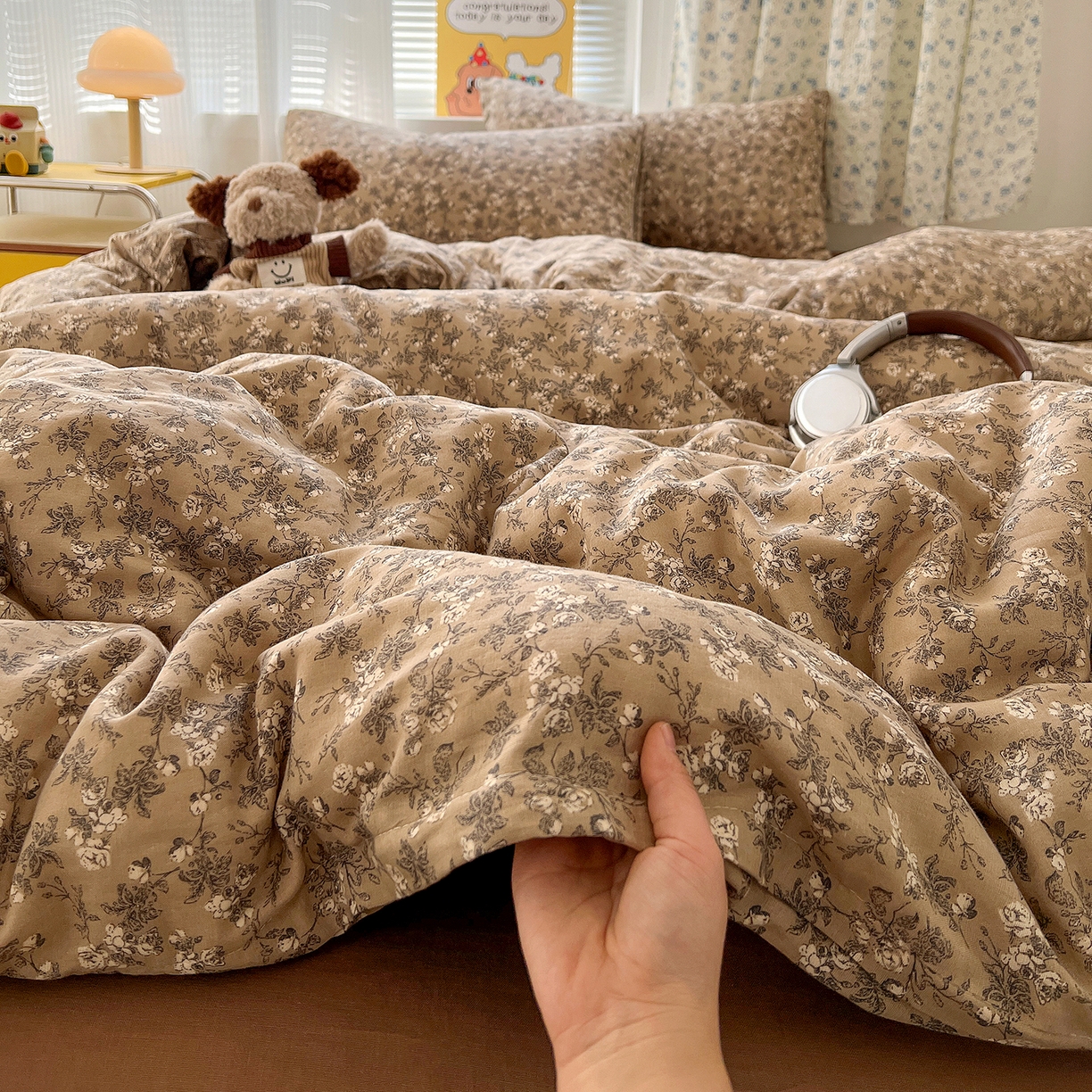 91家纺网 家纺一手货源 找家纺 麦伦家居 2026春夏新品全棉有氧双层纱印花系列简约款四件套 美式