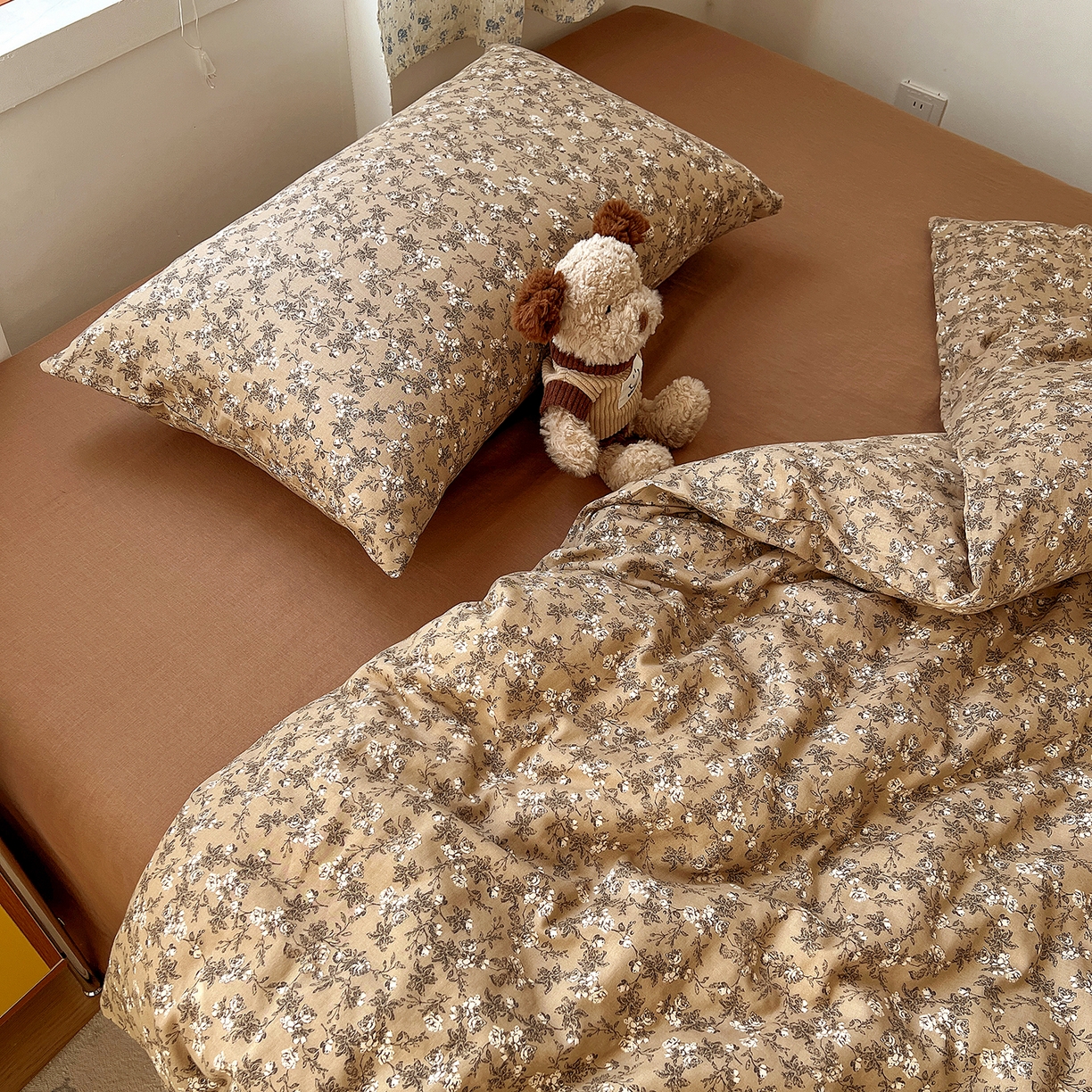 91家纺网 家纺一手货源 找家纺 麦伦家居 2026春夏新品全棉有氧双层纱印花系列简约款四件套 美式