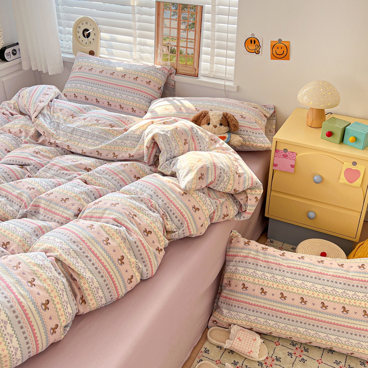 91家纺网 家纺一手货源 找家纺 麦伦家居 2026春夏新品全棉有氧双层纱印花系列简约款四件套 千禧马