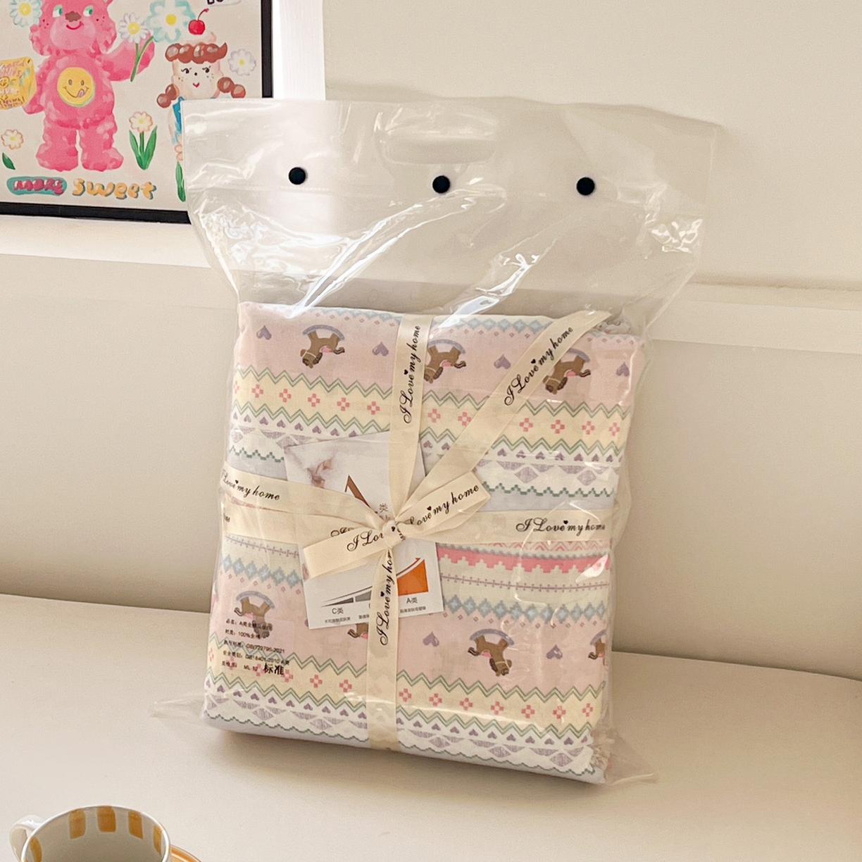 91家纺网 家纺一手货源 找家纺 麦伦家居 2026春夏新品全棉有氧双层纱印花系列简约款四件套 千禧马