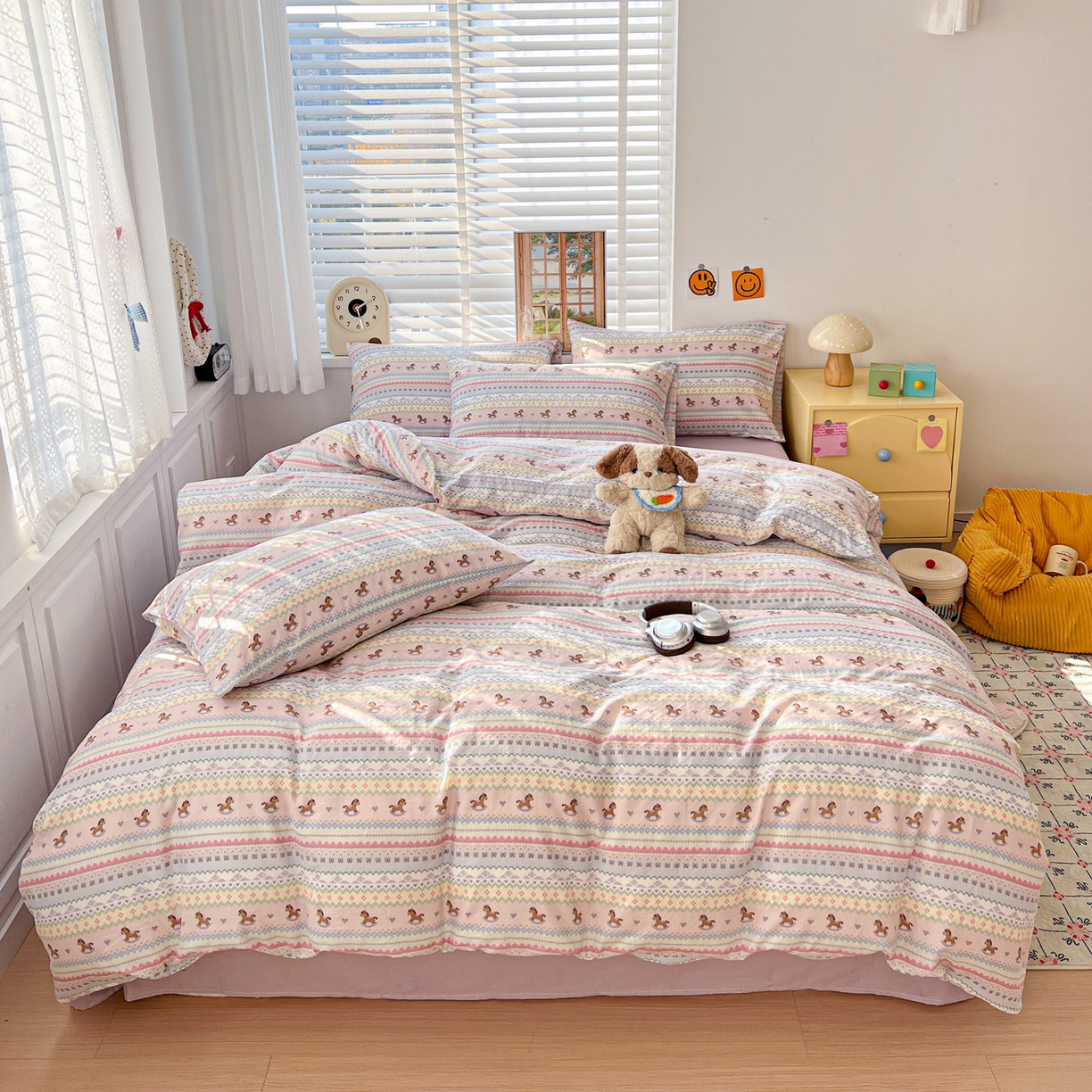 91家纺网 家纺一手货源 找家纺 麦伦家居 2026春夏新品全棉有氧双层纱印花系列简约款四件套 千禧马