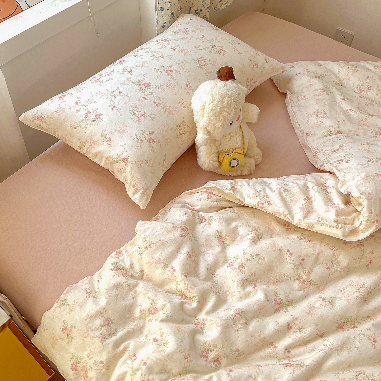 91家纺网 家纺一手货源 找家纺 麦伦家居 2026春夏新品全棉有氧双层纱印花系列简约款四件套 浅梦 米