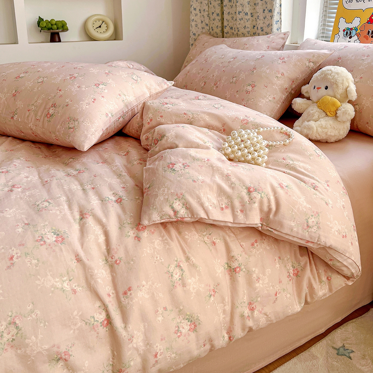 91家纺网 家纺一手货源 找家纺 麦伦家居 2026春夏新品全棉有氧双层纱印花系列简约款四件套 浅梦粉