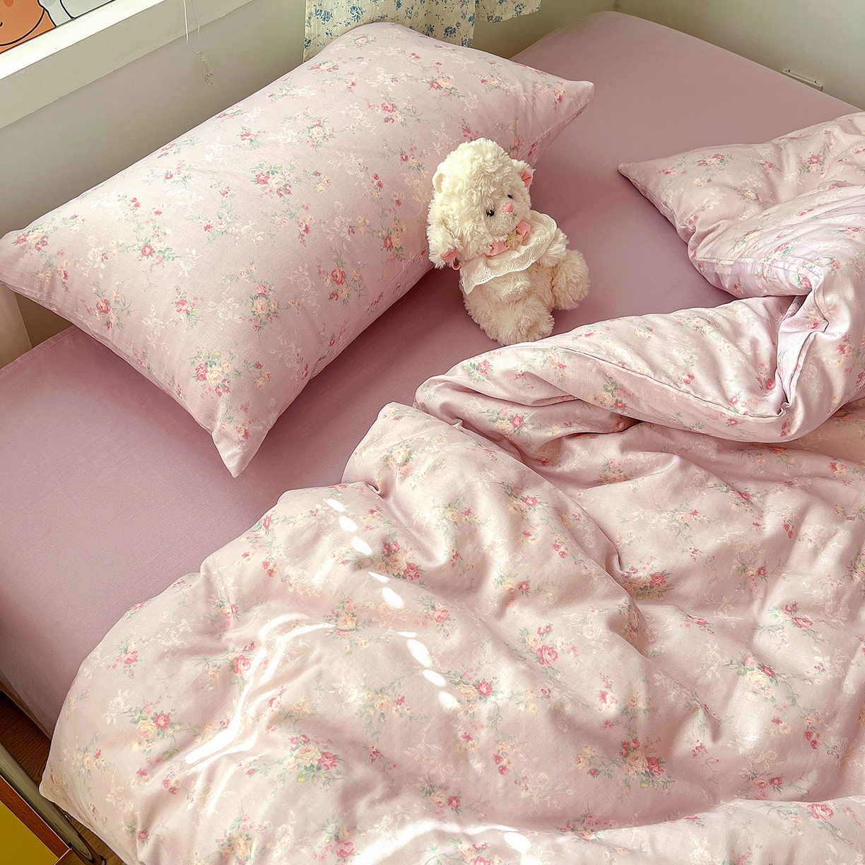 91家纺网 家纺一手货源 找家纺 麦伦家居 2026春夏新品全棉有氧双层纱印花系列简约款四件套 浅梦紫