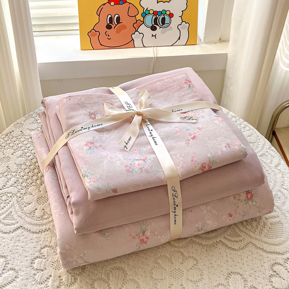 91家纺网 家纺一手货源 找家纺 麦伦家居 2026春夏新品全棉有氧双层纱印花系列简约款四件套 浅梦紫