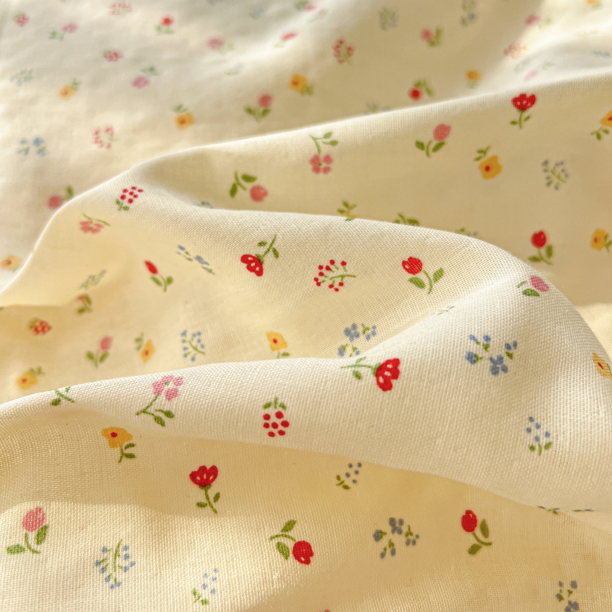 91家纺网 家纺一手货源 找家纺 麦伦家居 2026春夏新品全棉有氧双层纱印花系列简约款四件套 小野花