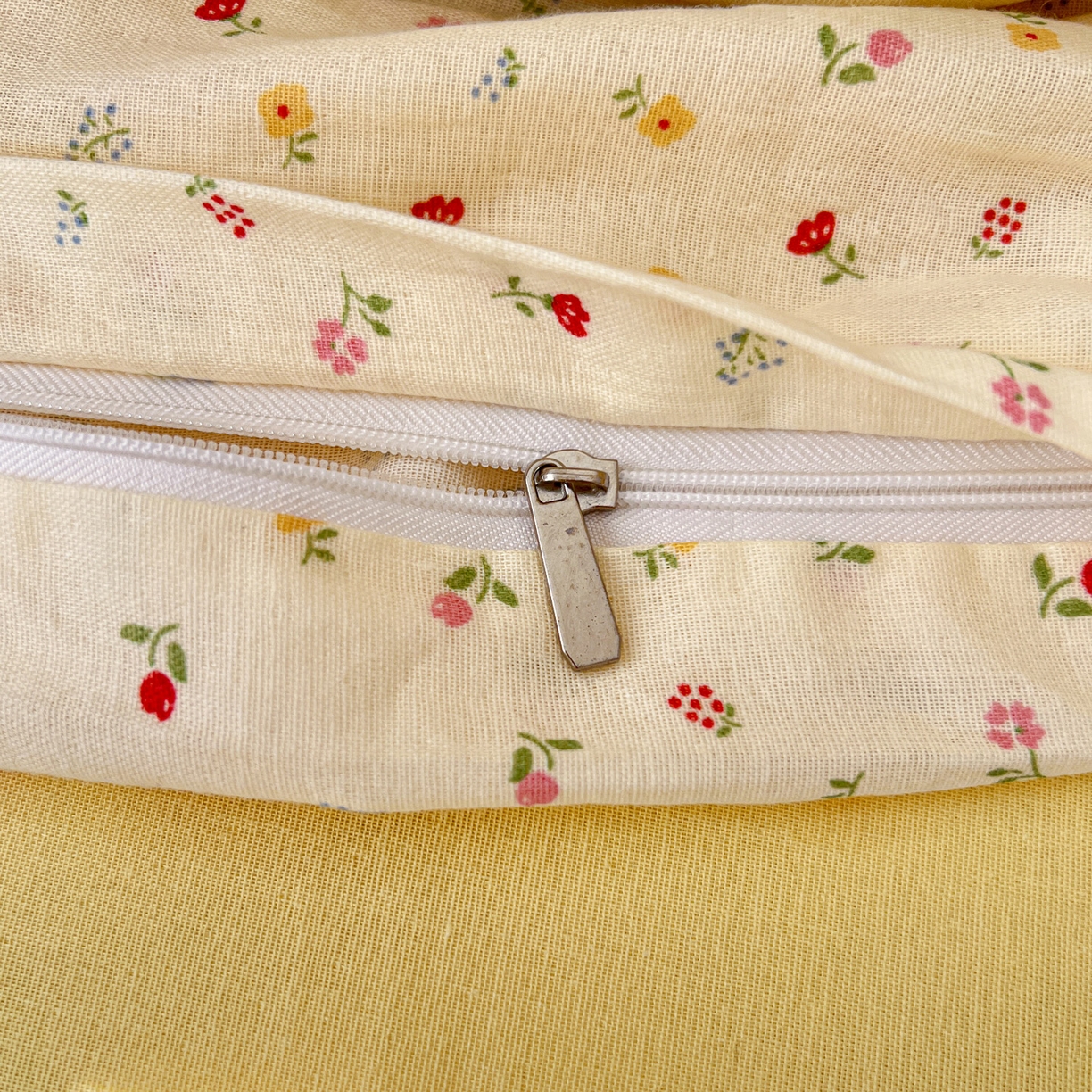 91家纺网 家纺一手货源 找家纺 麦伦家居 2026春夏新品全棉有氧双层纱印花系列简约款四件套 小野花