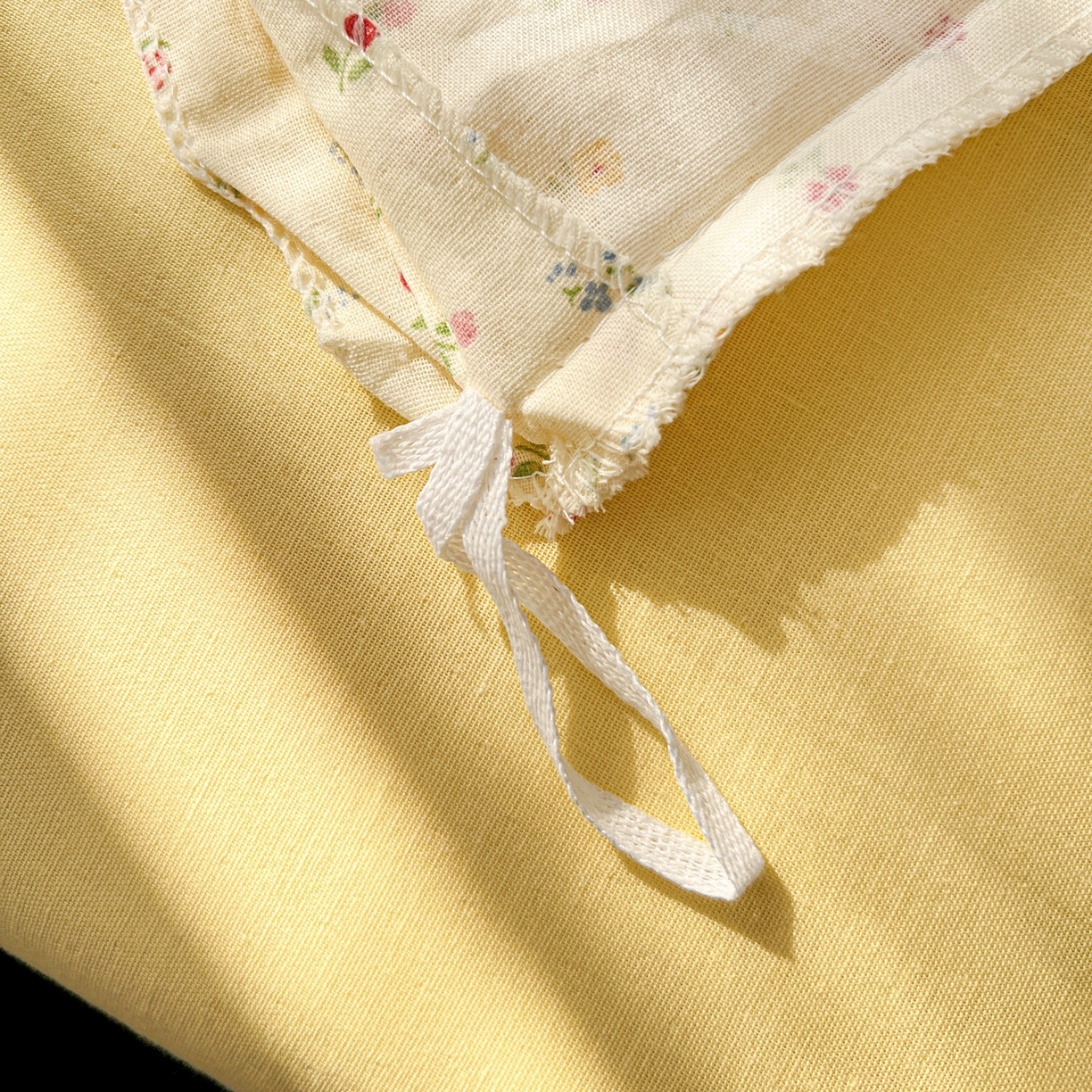 91家纺网 家纺一手货源 找家纺 麦伦家居 2026春夏新品全棉有氧双层纱印花系列简约款四件套 小野花