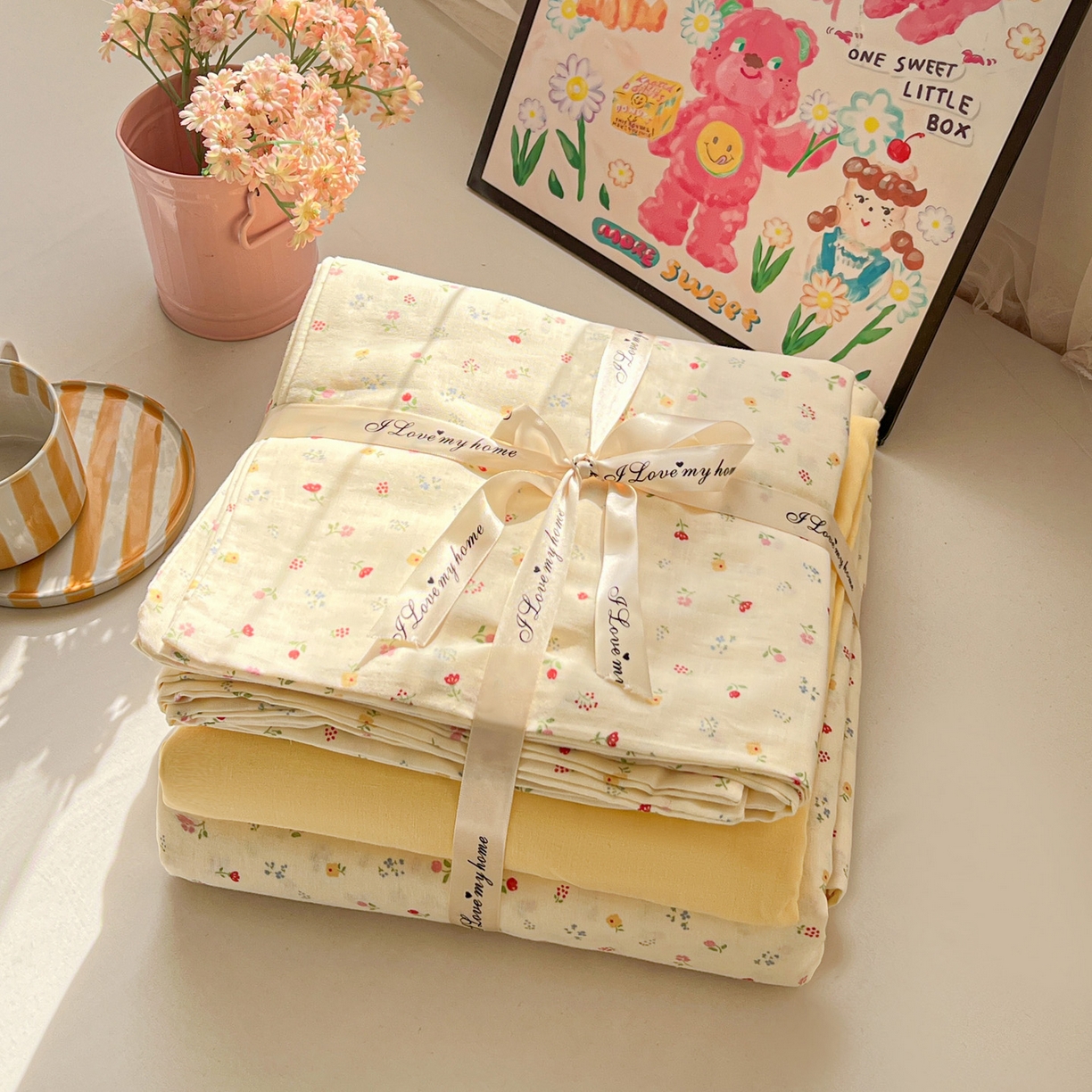 91家纺网 家纺一手货源 找家纺 麦伦家居 2026春夏新品全棉有氧双层纱印花系列简约款四件套 小野花