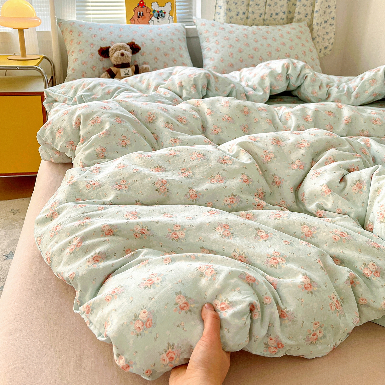 91家纺网 家纺一手货源 找家纺 麦伦家居 2026春夏新品全棉有氧双层纱印花系列简约款四件套 星夜花影蓝