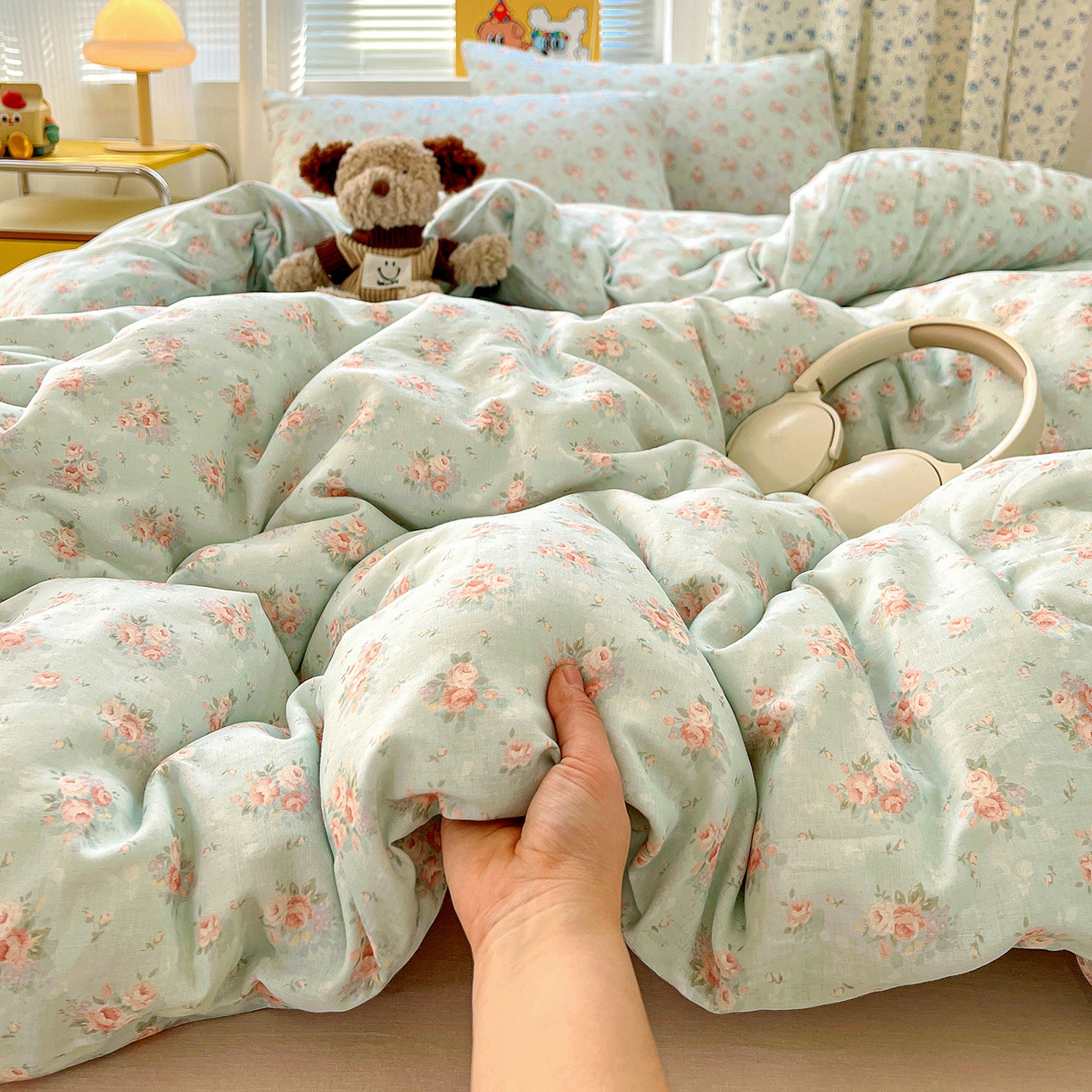 91家纺网 家纺一手货源 找家纺 麦伦家居 2026春夏新品全棉有氧双层纱印花系列简约款四件套 星夜花影蓝