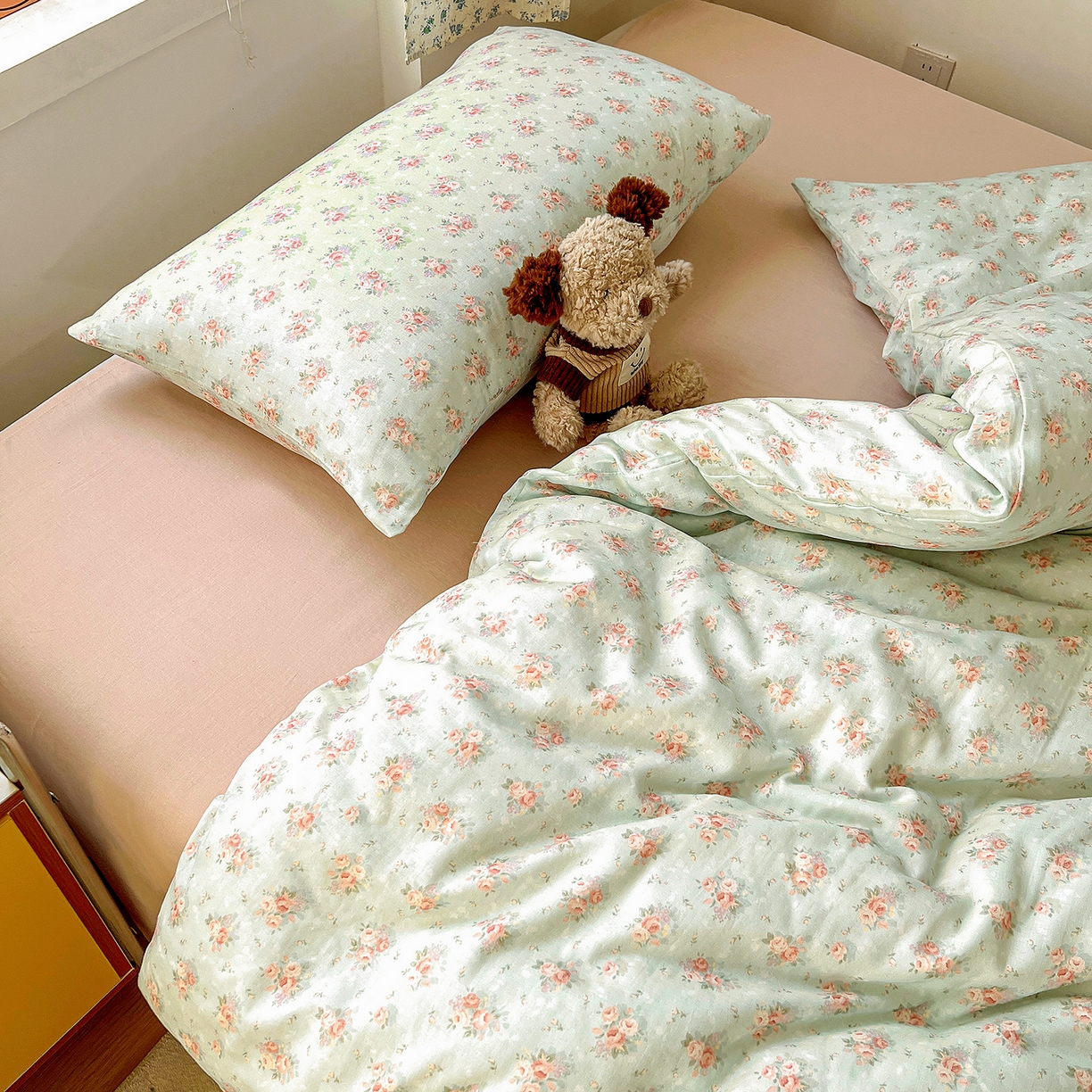 91家纺网 家纺一手货源 找家纺 麦伦家居 2026春夏新品全棉有氧双层纱印花系列简约款四件套 星夜花影蓝