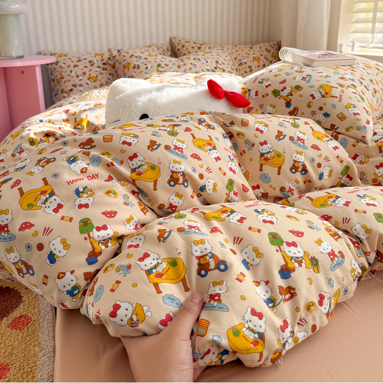 91家纺网 家纺一手货源 找家纺 麦伦家居 2026春夏新品全棉有氧双层纱印花系列简约款四件套 KT乐园