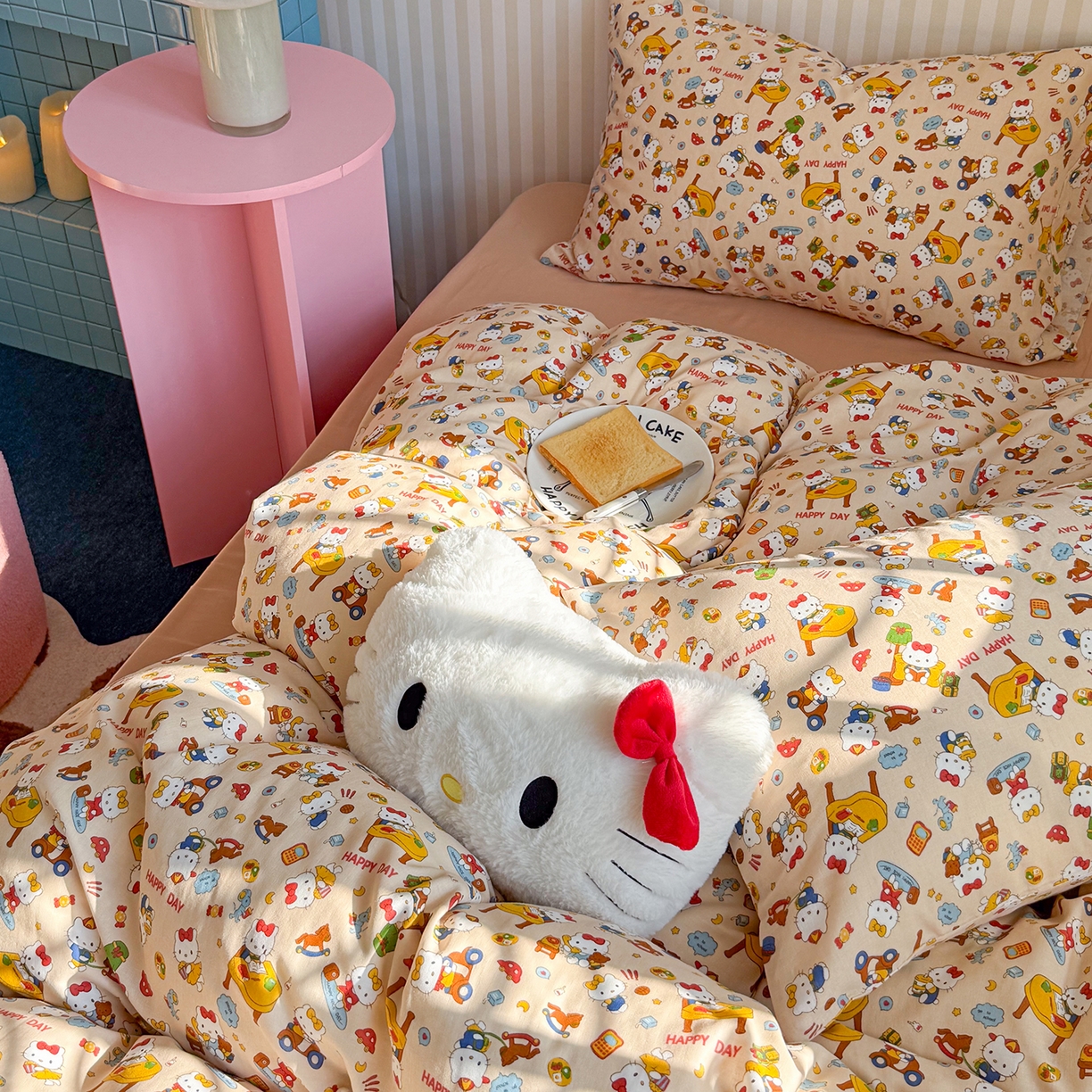 91家纺网 家纺一手货源 找家纺 麦伦家居 2026春夏新品全棉有氧双层纱印花系列简约款四件套 KT乐园