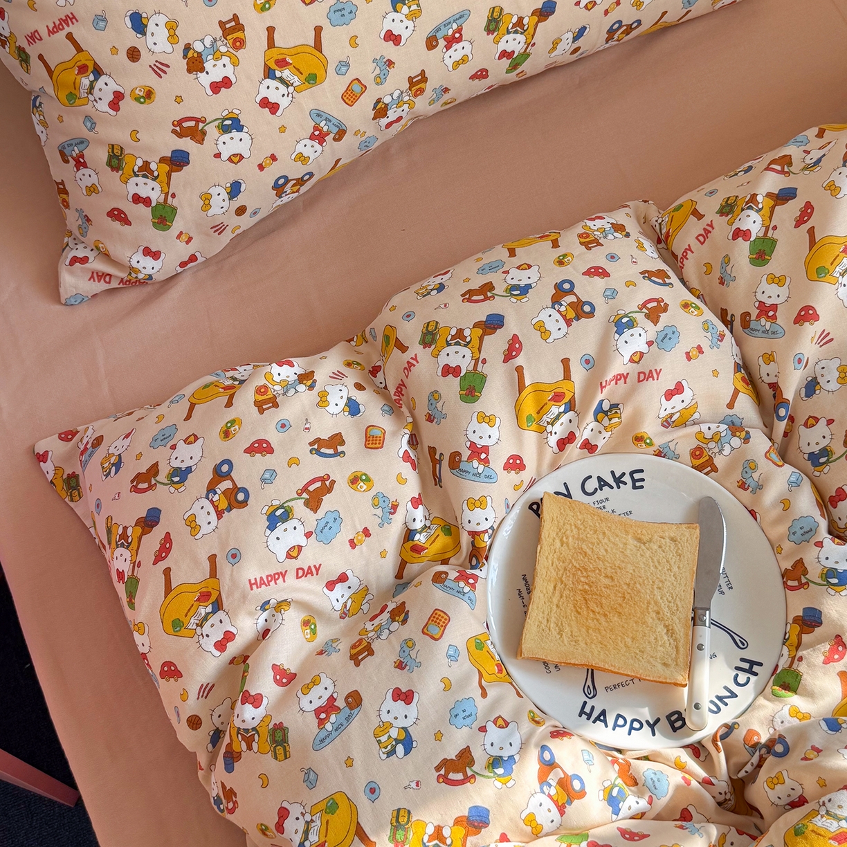 91家纺网 家纺一手货源 找家纺 麦伦家居 2026春夏新品全棉有氧双层纱印花系列简约款四件套 KT乐园