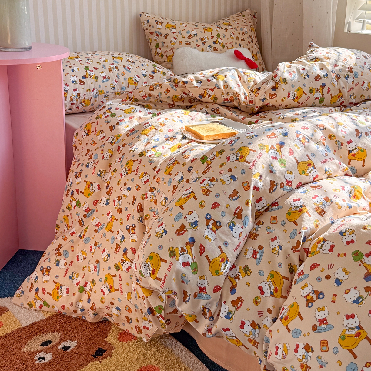 91家纺网 家纺一手货源 找家纺 麦伦家居 2026春夏新品全棉有氧双层纱印花系列简约款四件套 KT乐园