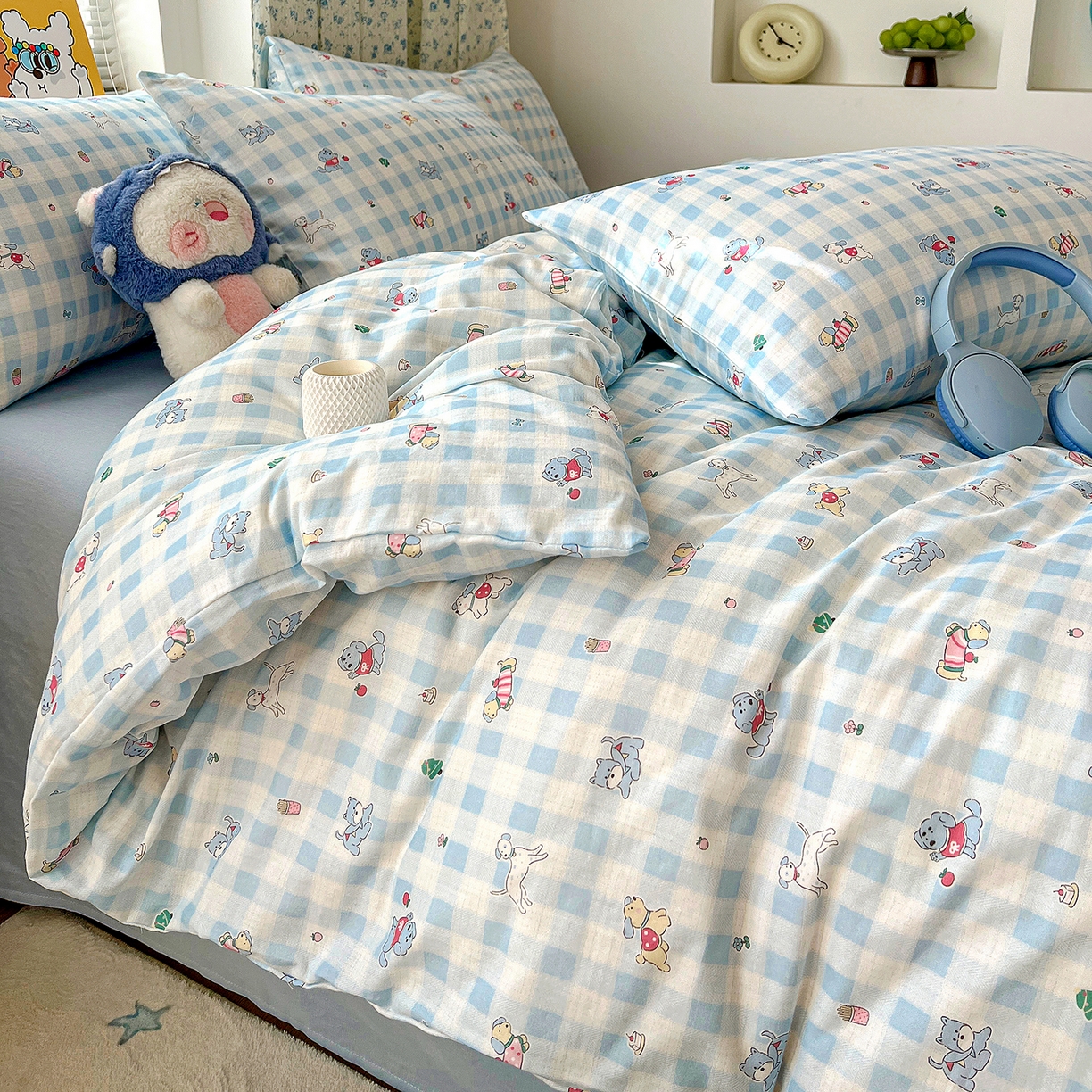 91家纺网 家纺一手货源 找家纺 麦伦家居 2026春夏新品全棉有氧双层纱印花系列简约款四件套 格子狗狗蓝