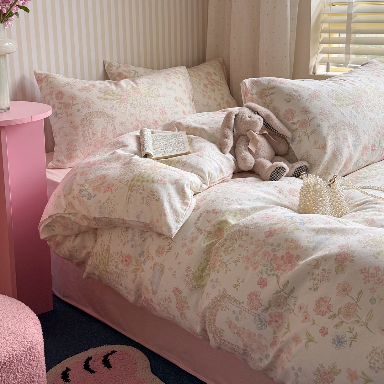 91家纺网 家纺一手货源 找家纺 麦伦家居 2026春夏新品全棉有氧双层纱印花系列简约款四件套 花间兔语