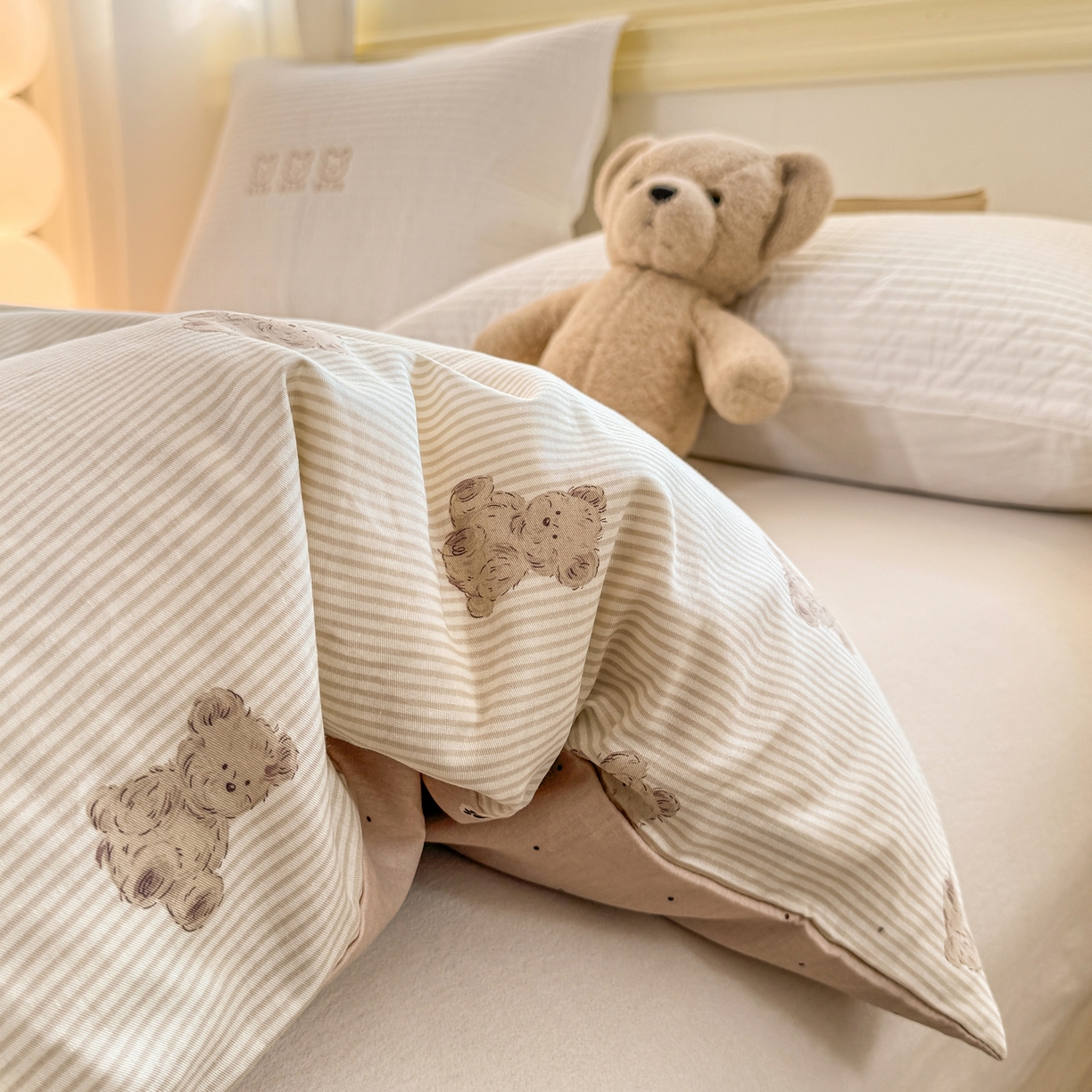 91家纺网 家纺一手货源 找家纺 名品家纺 2026新款100%纯棉单被套系列 条纹小熊