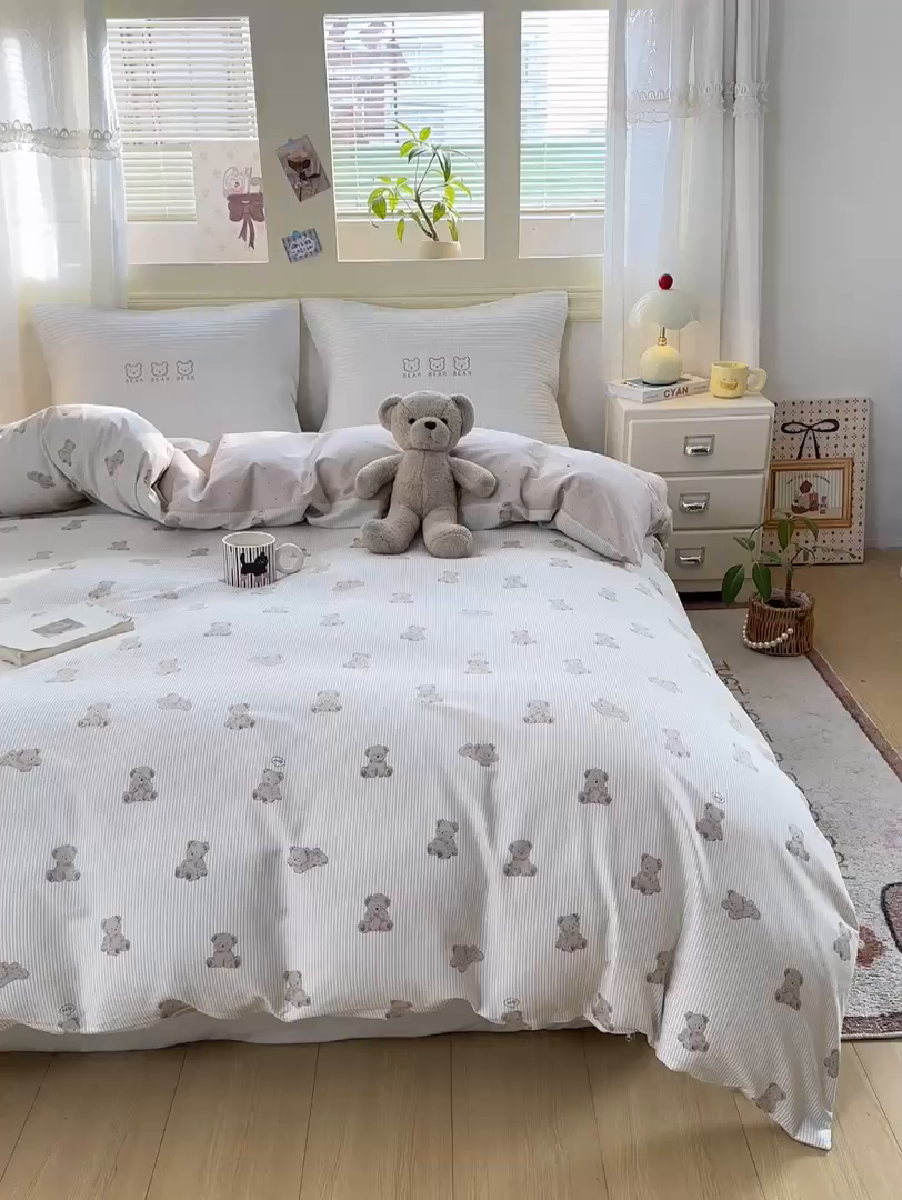 91家纺网 家纺一手货源 找家纺 名品家纺 2026新款100%纯棉单被套系列 条纹小熊