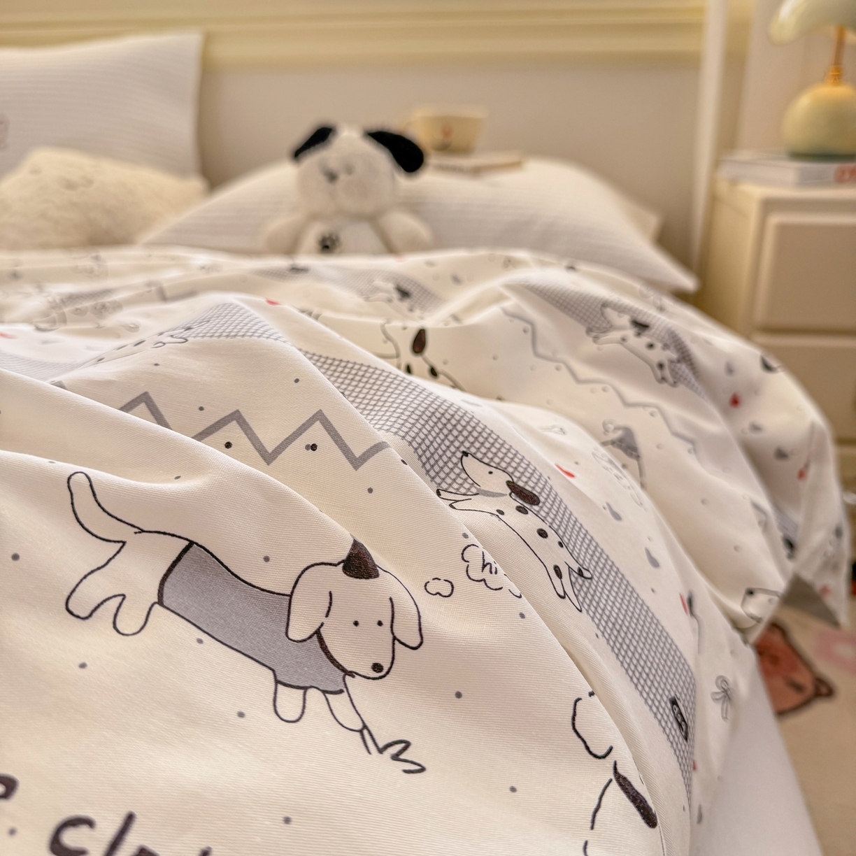 91家纺网 家纺一手货源 找家纺 名品家纺 2026新款100%纯棉单被套系列 线条小狗