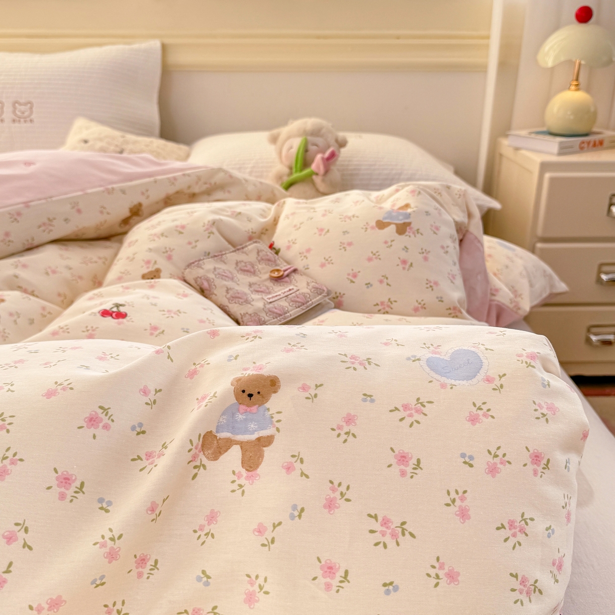 91家纺网 家纺一手货源 找家纺 名品家纺 2026新款100%纯棉单被套系列 樱桃小熊