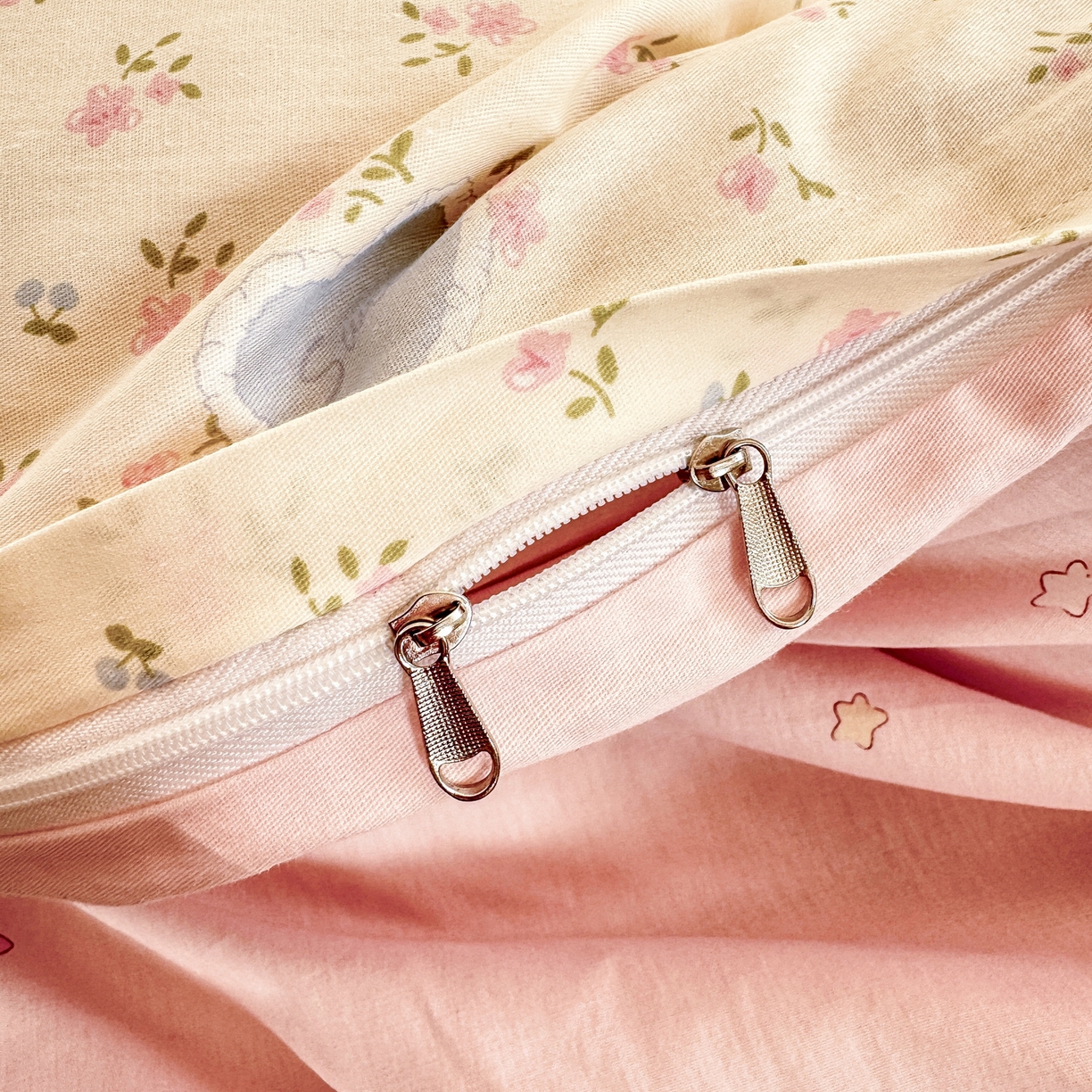 91家纺网 家纺一手货源 找家纺 名品家纺 2026新款100%纯棉单被套系列 樱桃小熊