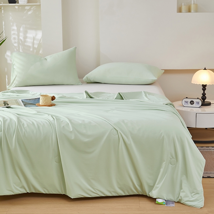 91家纺网 家纺一手货源 找家纺 香澜雅室 2026新款锦氨凉感丝清凉夏被 淡雅绿