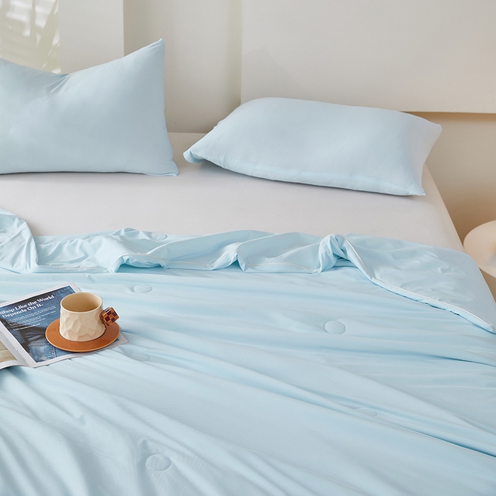 91家纺网 家纺一手货源 找家纺 香澜雅室 2026新款锦氨凉感丝清凉夏被 天空兰