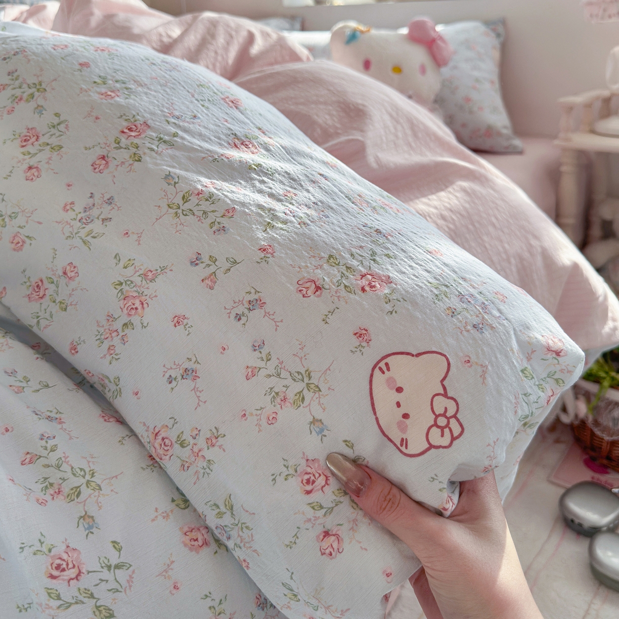 91家纺网 家纺一手货源 找家纺 罗亿家纺 2026新款小清新云感双层纱木棉四件套系列（小红书热款推荐） kitty甜梦窝